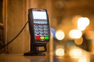 kreditkortbetalningsterminal på biljettkontoret