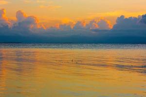 tropiskt hav solnedgång