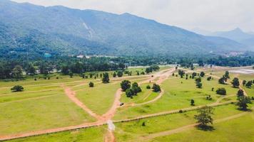 gräsberget, ranong-provinsen, i thailand är ovanligt vackert som turistattraktion. thailand turism koncept foto