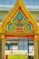 färgglada wat don mueang phra arramluang buddhistiska tempel bangkok thailand. foto