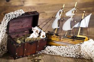 piratskepp, guldkista, kompas