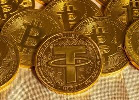 Tether coin koncept som används som ett sätt att handla med bitcoin och andra alt-mynt foto