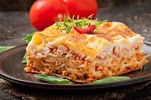 klassisk lasagne med bolognese sås foto