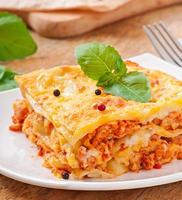 klassisk lasagne med bolognese sås foto