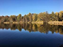 utsikt över alderford lake nära whitchurch i shropshire foto