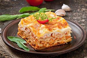 klassisk lasagne med bolognese sås foto