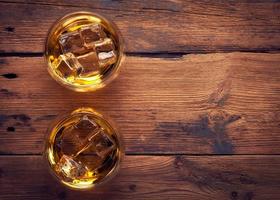 whisky bourbon i ett glas