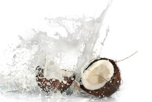 sprucken kokosnöt foto