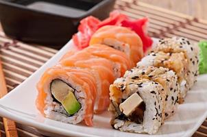japansk mat - sushi och sashimi foto