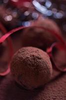hemlagad söt chokladtryffel foto