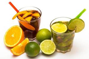 cocktails med olika citrusfrukter foto