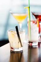 cocktails i baren foto