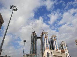 makkah, saudiarabien, 2021 - vacker utsikt över skyskrapor i makkah, saudiarabien. foto