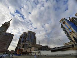 makkah, saudiarabien, 2021 - vacker utsikt över skyskrapor i makkah, saudiarabien. foto