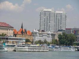 bratislava vid floden Donau foto