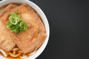 japansk mat, kitsune udon foto