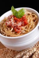 spaghetti med tomatsås foto