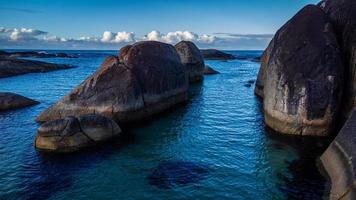 tidigt på morgonen skott av elefantstenar i william bay national park wa foto