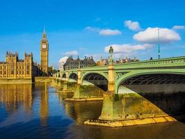 hdr westminster bridge och parlamentets hus i london foto