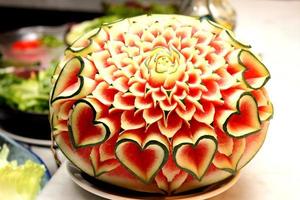 närbild konst av vattenmelon snida frukt foto