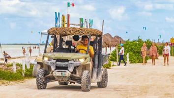 holbox mexico 22 december 2021 golfbil buggy cars carts foto