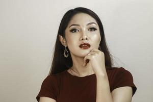 skönhet koncept av en vacker asiatisk kvinna. kosmetika. foto