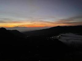 se den naturliga skönheten i Mount Bromo, Indonesien foto