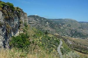 underbart landskap i bergen i Italien foto