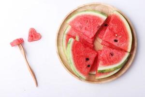bitar av vattenmelon med hjärtaform med copyspace