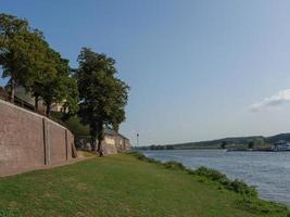 maastricht och kessel vid floden Maas foto