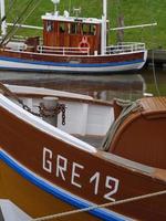 hamnen i greetsiel i tyskland foto