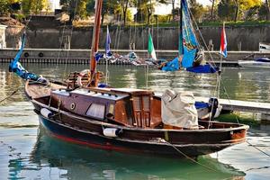 desenzano del Garda, Italien, 2006. yacht förtöjd foto