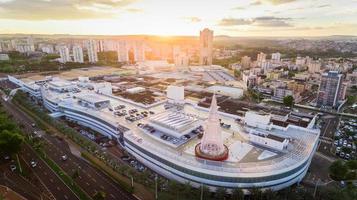 Flygbild över ribeirao shopping, det största köpcentret i ribeirao preto city, Brasilien foto