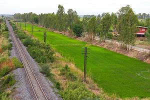 ovanför järnvägsbygden foto