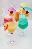 fyra exotiska cocktails foto