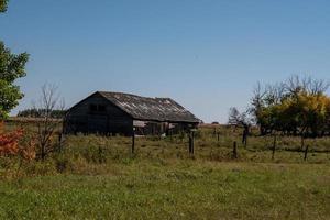 övergiven lada på landsbygden i Saskatchewan, Kanada foto