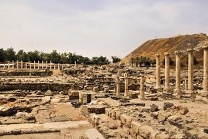 en utsikt över den antika romerska staden beit shean i Israel foto