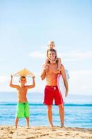 far och söner som surfar foto