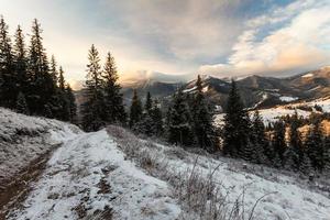 vackert vinterlandskap i bergen foto