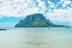 havslandskap och tropiska öar i krabi foto