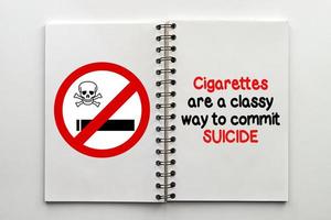 cigaretter är ett elegant sätt att begå självmord. inspirerande och motiverande citat. sluta röka koncept. foto