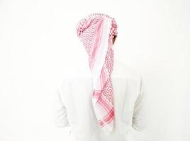 en muslimsk man klädd i mantel och turban foto