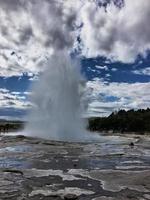 utsikt över en gejser på Island foto