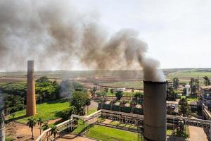 sockerrörsanläggning som producerar förnybar energi. etanolindustrin. alkohol. foto
