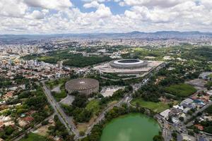 Flygfoto över stadion governador magalhaes pinto eller mineirao i belo horozonte, minas gerais, brasilien. foto