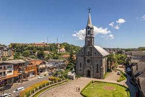 Flygfoto över gramado, rio grande do sul, Brasilien. kyrka matriz sao pedro foto