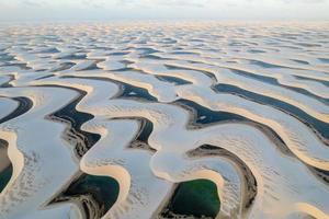 lencois maranhenses nationalpark. sanddyner och regnvatten sjöar landskap. barreirinhas, ma, brasilien. foto