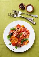 färgglad tomatsallad foto