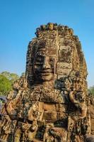 bayon ansikte i bayon tempel angkor wat siem reap kambodja foto