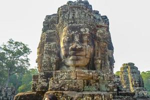 bayon ansikte i bayon tempel angkor wat siem reap kambodja foto